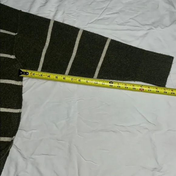 Aerie round Neck Sweater in Forest Green and Cream - Picture 11 of 11